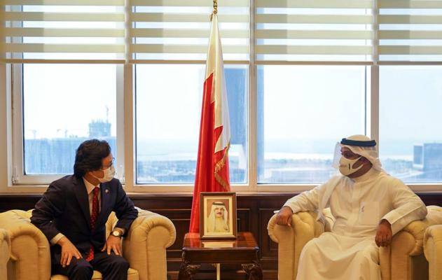 The Minister of Finance and National Economy receives the Ambassador of Korea 